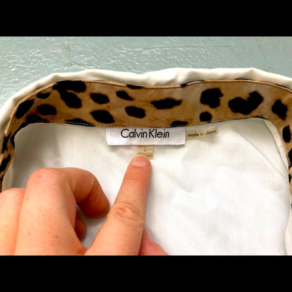Calvin Klein classic white button down with leopard print trim - Picture 4 of 6